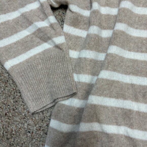 ANN TAYLOR LOFT 100% CASHMERE V NECK RELAXED SWEATER TAN WHITE NWOT L/XL - Picture 5 of 5